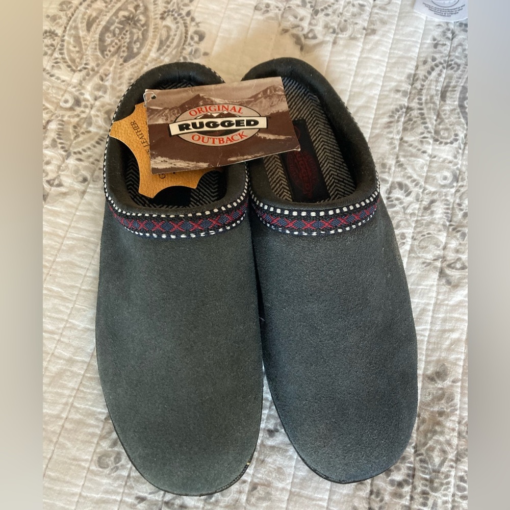 Hard soled outdoor / indoor slippers -brand new size 10